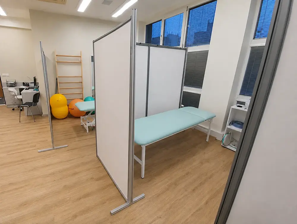 Mobilné deliace steny a paravány do kancelárie
