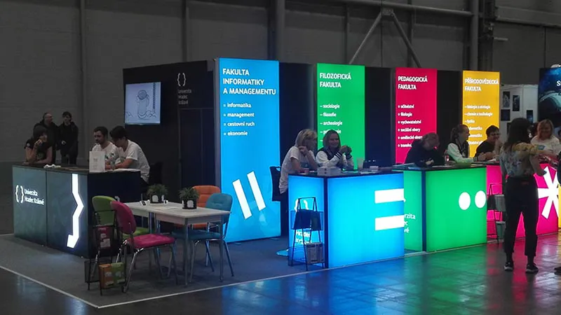 Výstavný systém ISOframe so svetelnými boxami